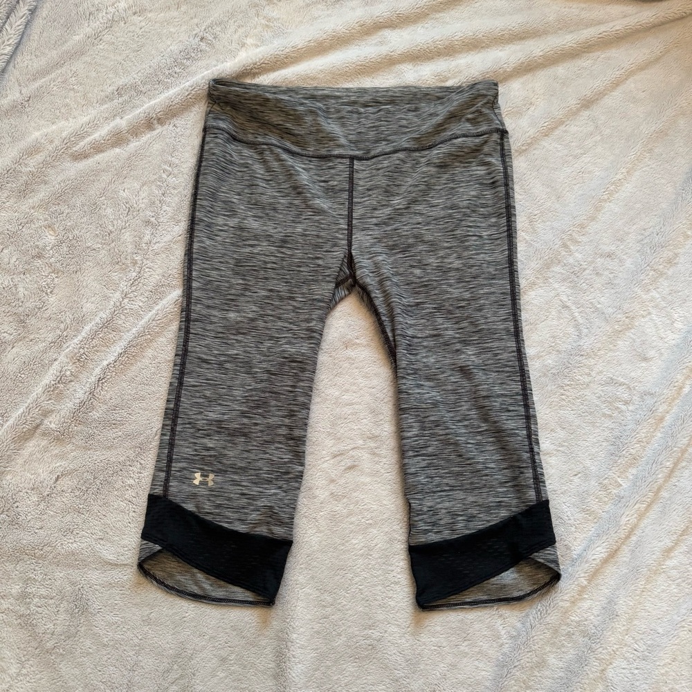 Under Armour Gray‎ Black Cropped Capri Performance Leggings Mesh Panels FW 2015